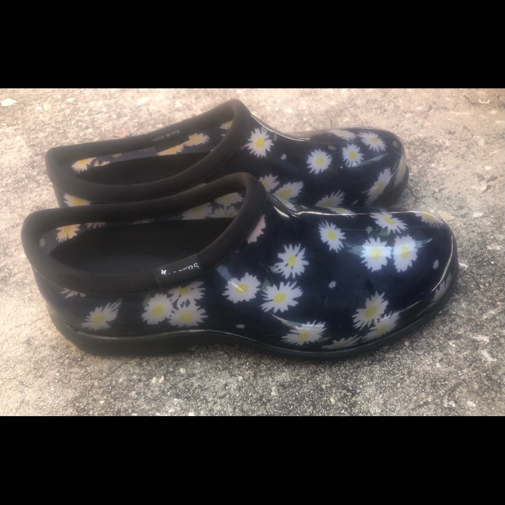 Women Sloggers size 7